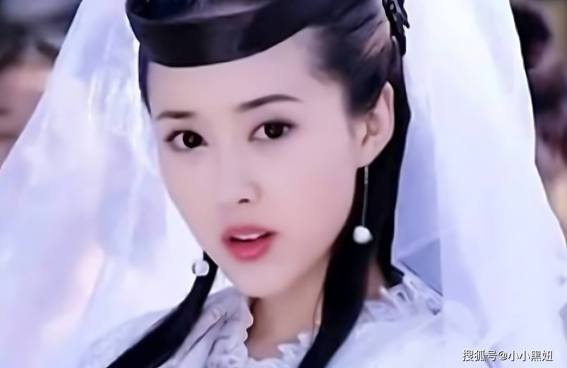 45岁颜丹晨,岁月无法抹去的性感魅力!