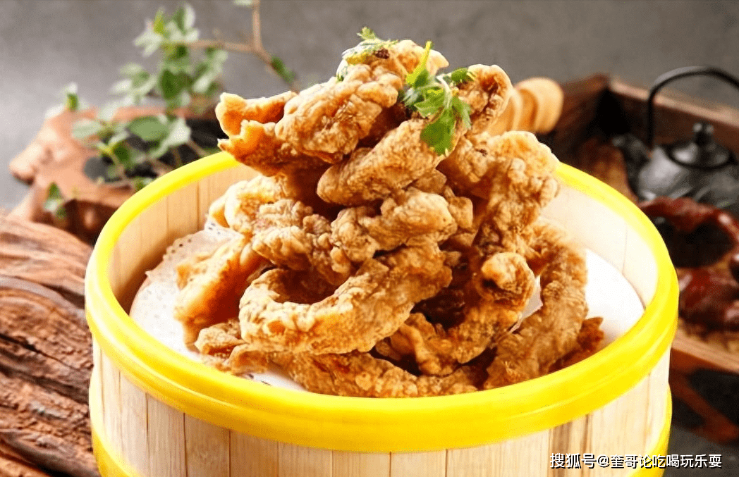 原创 炸小酥肉，一道非常受欢迎的小吃，外酥里嫩，香气扑鼻，口感诱人 