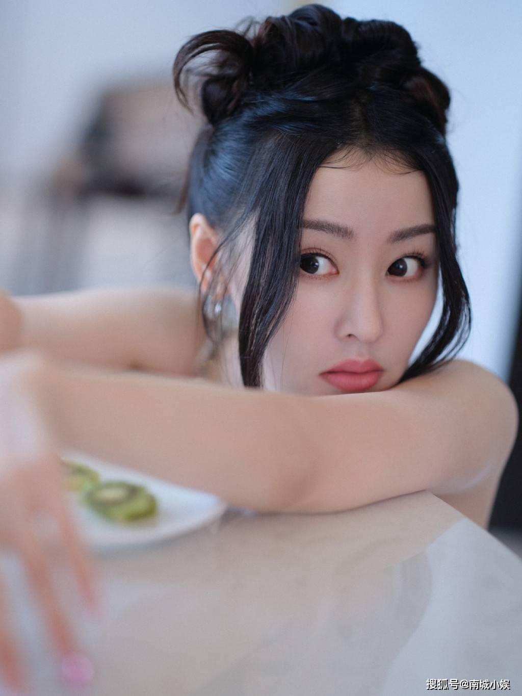 总的来说,张天爱是一位多才多艺,备受瞩目的女演员,她的演技,个人风格