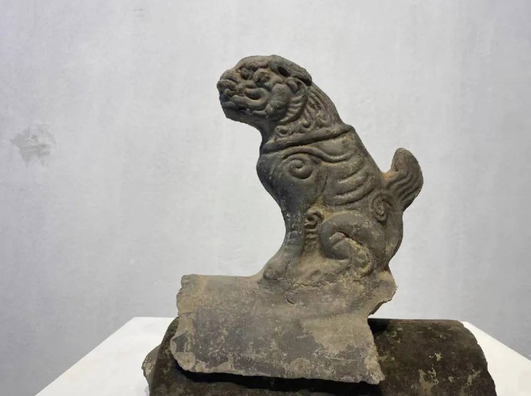 屋顶上的狮子寓意_象征_雕像_保护