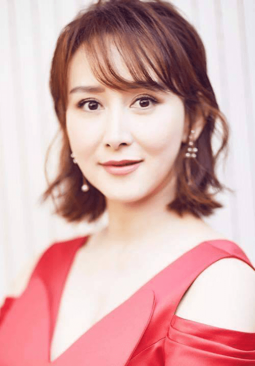 胡静不仅在工作上有所成就,她的个人生活也令人艳羡.