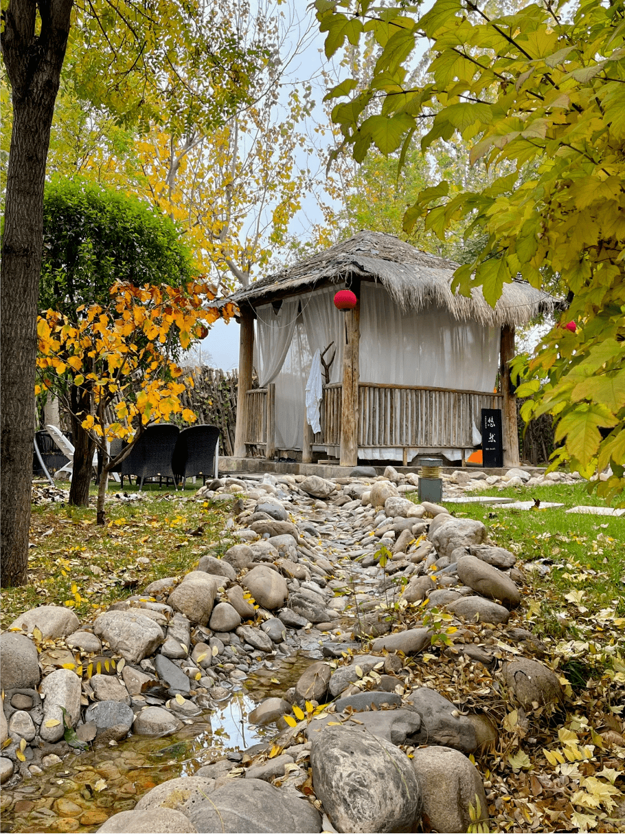 圖源:小紅書@臉蛋靈石崇寧堡溫泉酒店位於王家大院附近的全國獨一無二