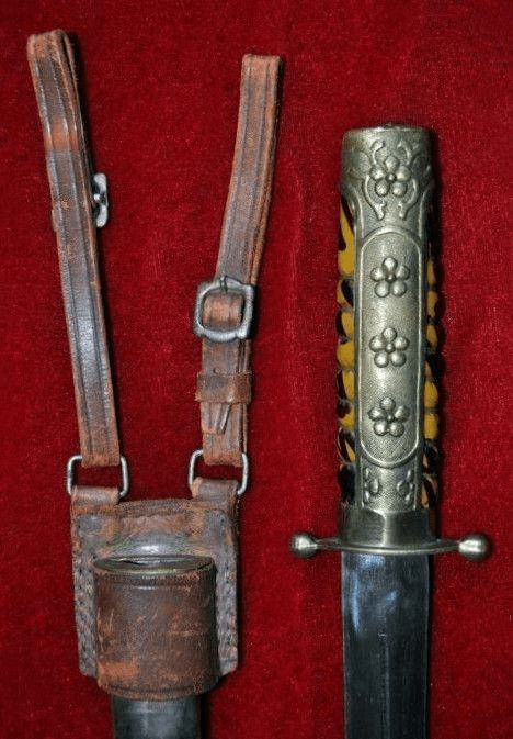 叶挺,叶剑英等佩挂的"中正剑",是否来自蒋介石的赠予_短剑_军官_毕业