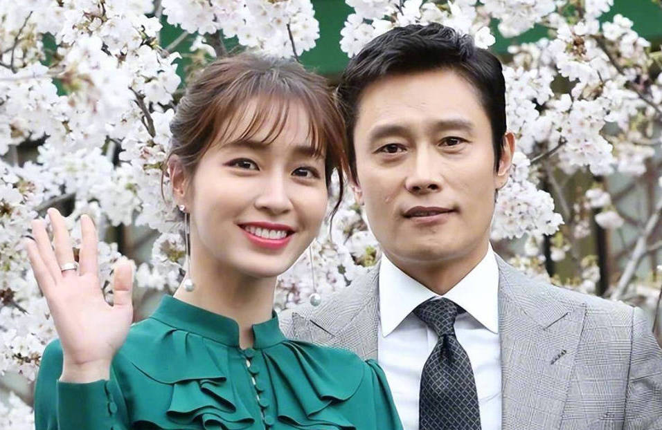 李秉宪李珉廷二胎产女 公司报平安称母女健康 