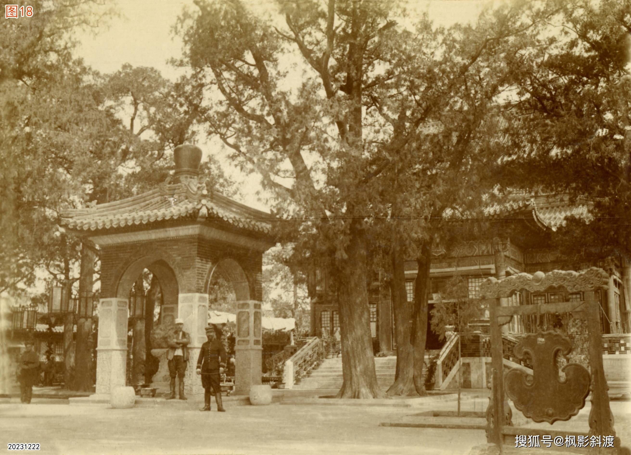 老北京西苑西三座门阳泽门前的活安铁路_平房_紫光阁_木牌楼