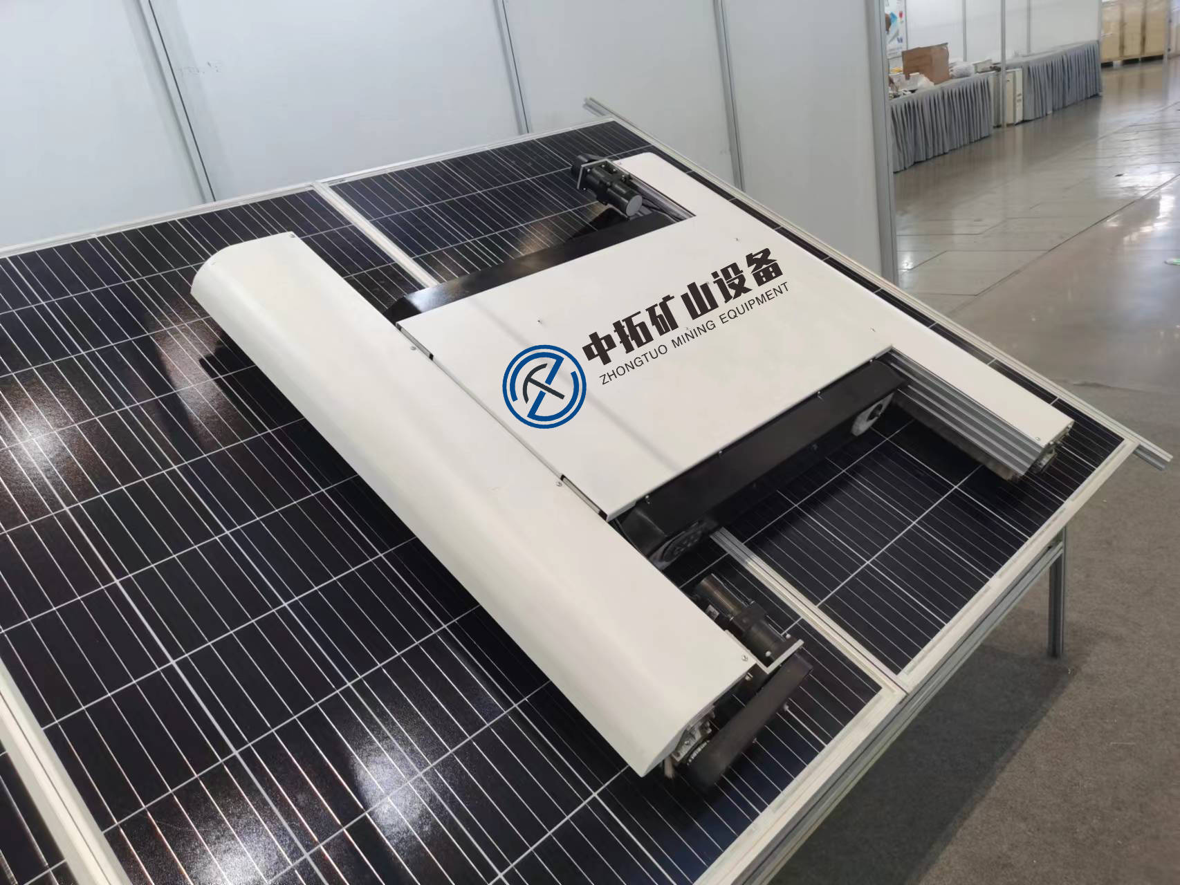 光伏清洗机器人的使用优势_发电_组件_进行