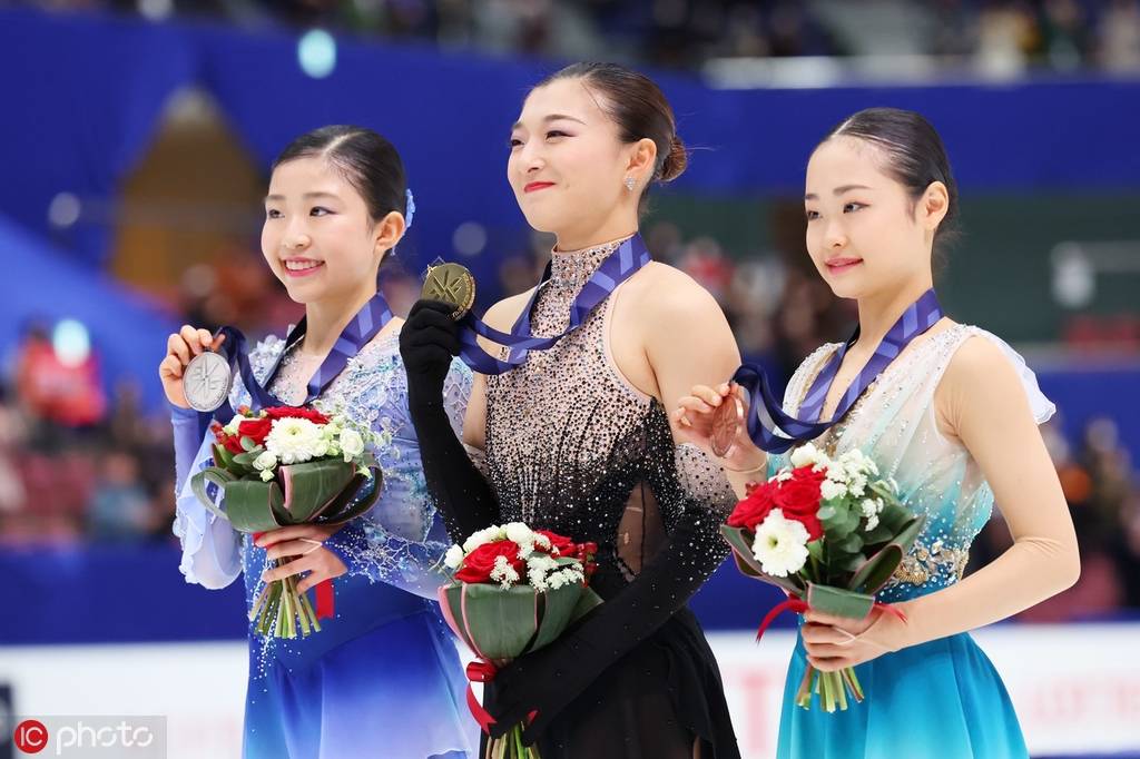 全日花滑锦标赛女单颁奖仪式:坂本花织夺得金牌-搜狐大视野-搜狐新闻