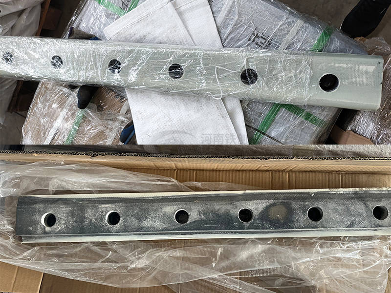 胶接绝缘接头夹板介绍_钢轨_铁路_螺栓