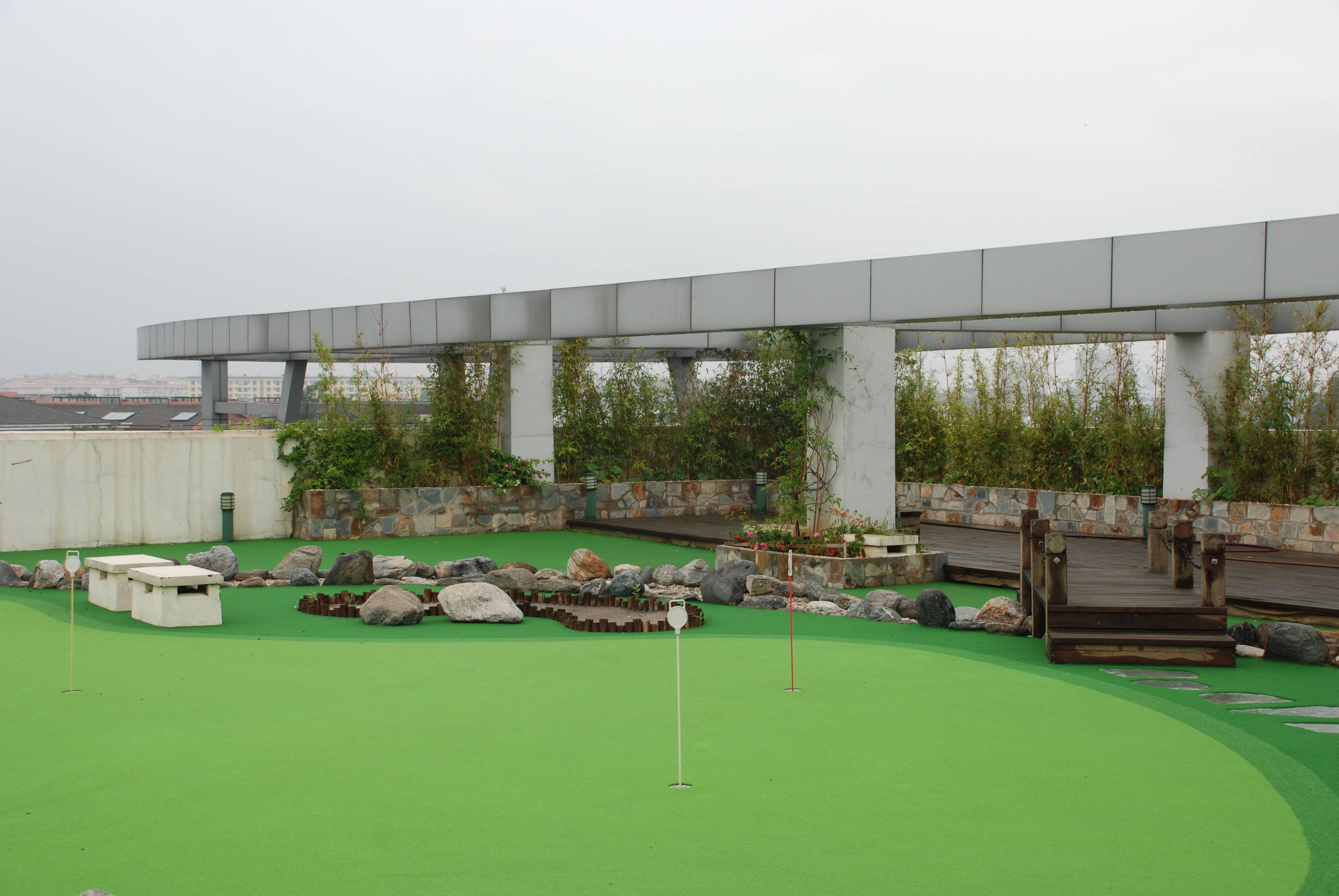 屋顶高尔夫庭院,在忙碌的城市生活中,一个不用维护的秘密花园