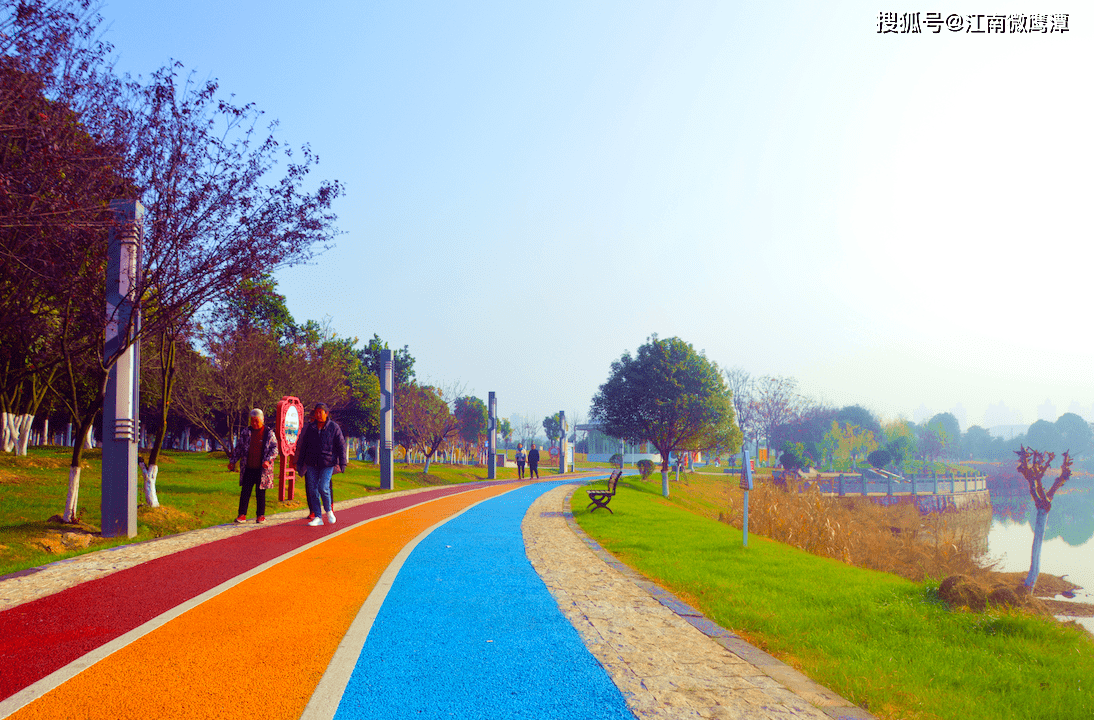 江西鹰潭:信江生态体育公园正式开放