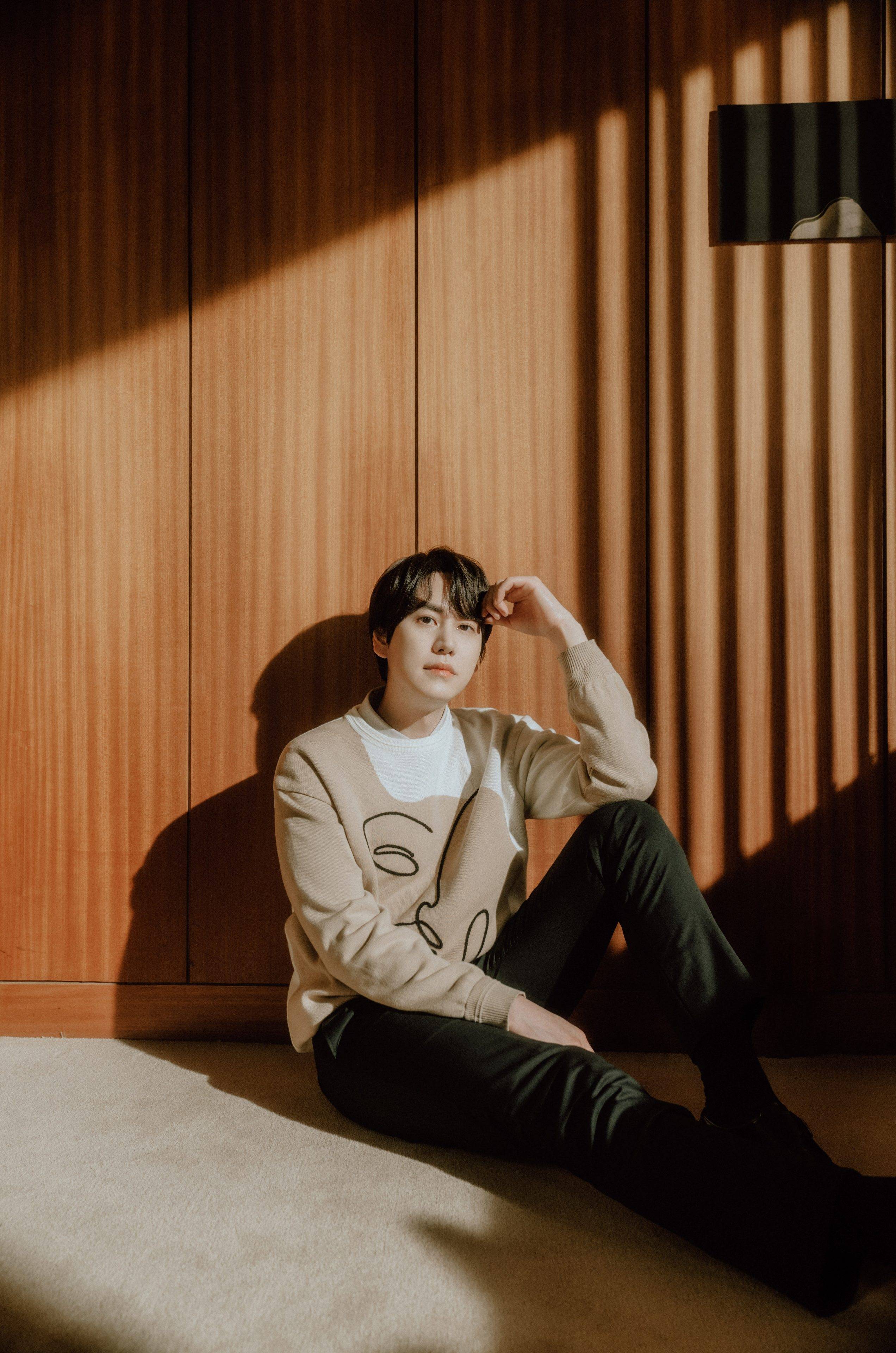 圭贤将于今天下午7点通过"station"公开春季单曲《coffee》现场演唱