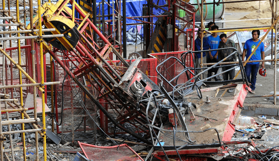 两日之隔,2起施工升降机坠落!警钟长鸣_事故