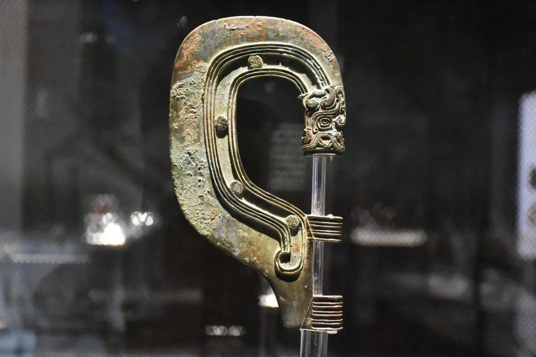 轭饰(轭首)▲盖盆▲鬲▲角▲脚踝饰玉▲腕饰▲象牙剑▲象牙刀盒▲金器