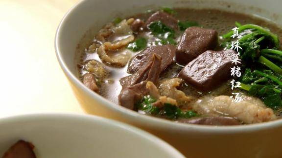 一碗真珠花菜猪红汤配上一份干捞面就是汕头人的丰盛早餐