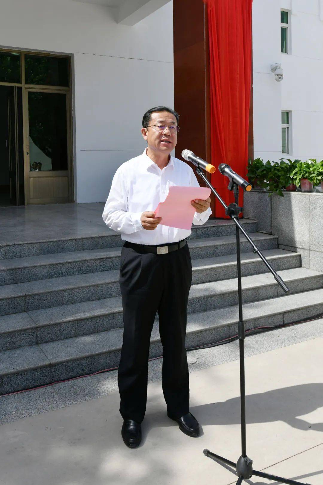 雄县服务雄安高铁枢纽片区临时党工委,管委会挂牌成立