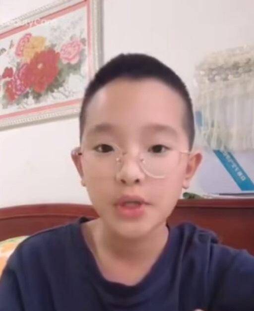 恒耀平台注册鹤岗男孩“钟美美”模仿老师走红被约谈?市教育局:小孩和家长觉得不太好,自行删除 (图3) 恒耀平台注册鹤岗男孩“钟美美”模仿老师走红被约谈?市教育局:小孩和家长觉得不太好,自行删除 (图3)