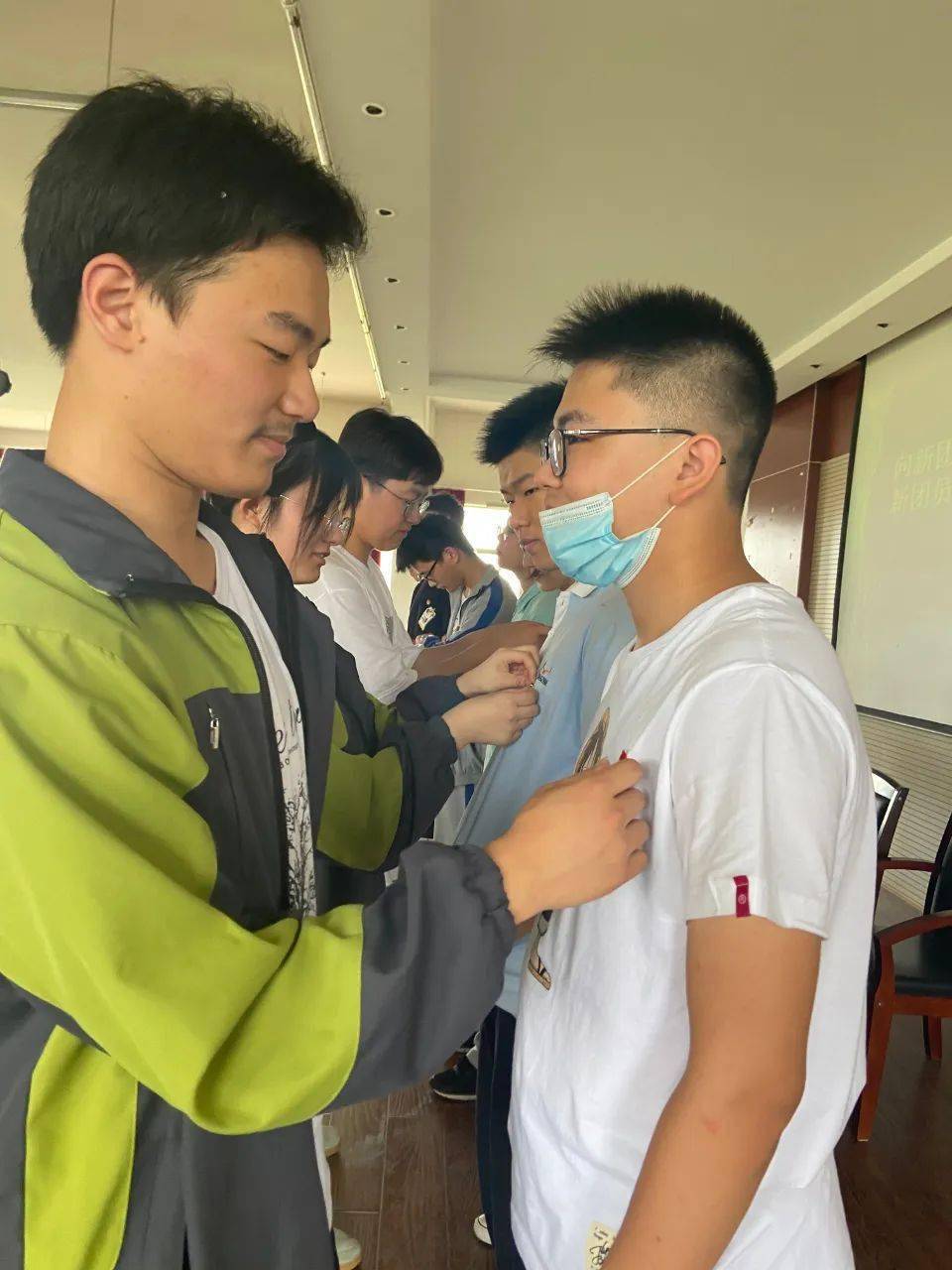 发言生命如虹青春不悔奋斗的青春最美丽本文来源:湖州市双林中学监制