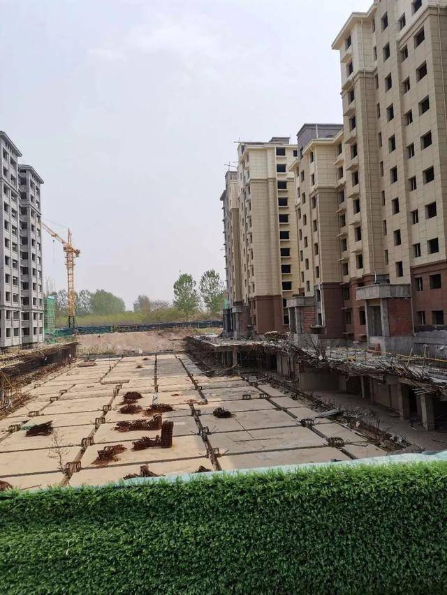 徐州凤城帝景项目停工:工人都在地下施工?
