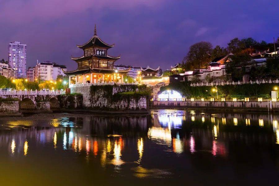 贺贵阳大南门馆开业文归金筑