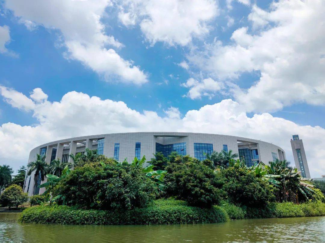 天空之镜围观暴雨后的绝美广大