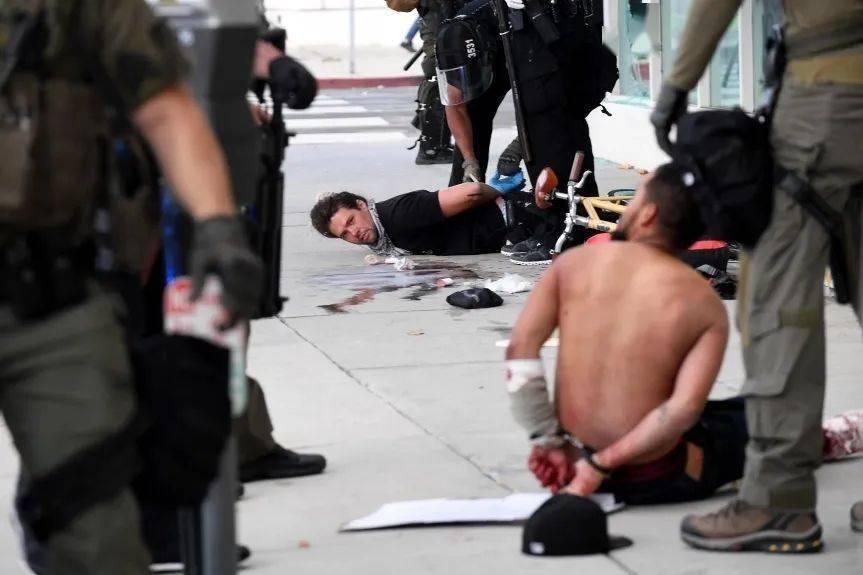 弗洛伊德案涉案警员全部被拘奥巴马发声支持抗议活动