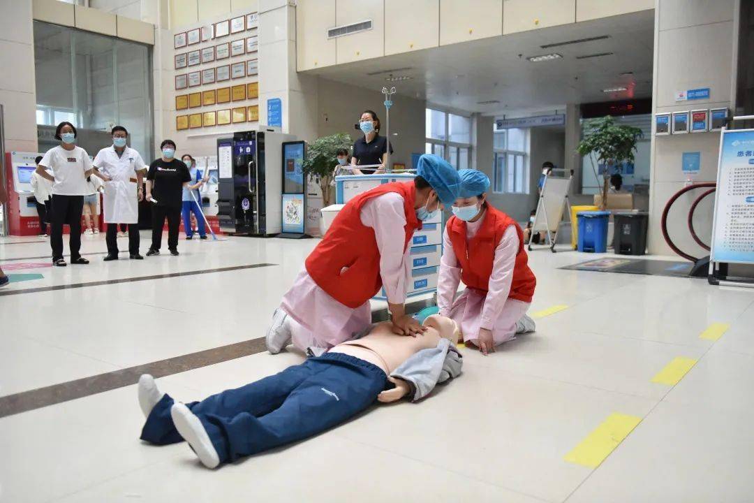 心肺复苏成救你我中牟县人民医院积极开展心肺复苏周系列活动
