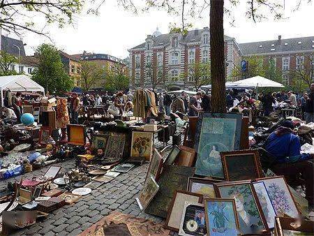 五花八门的  跳蚤市场(le marché aux puces),或许在不经意间就能淘