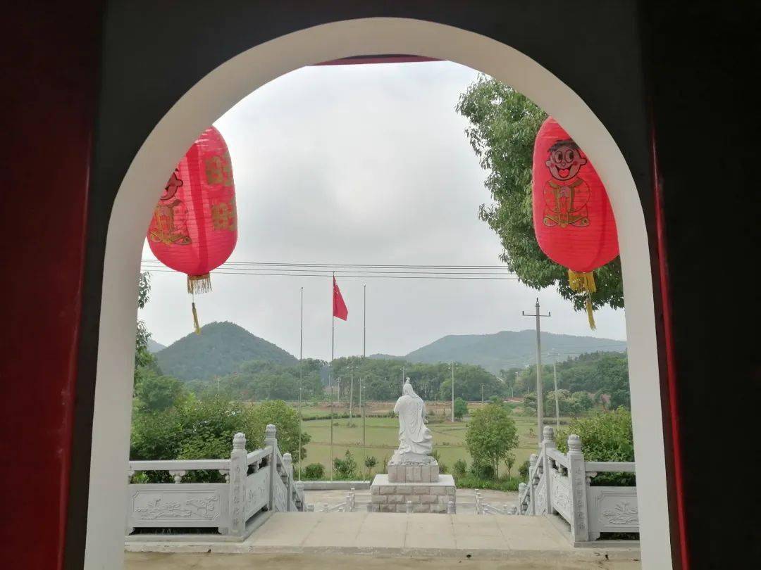 梢子是将军村,村旁小山上有个将军庙,供奉的是三国东吴海军司令周瑜