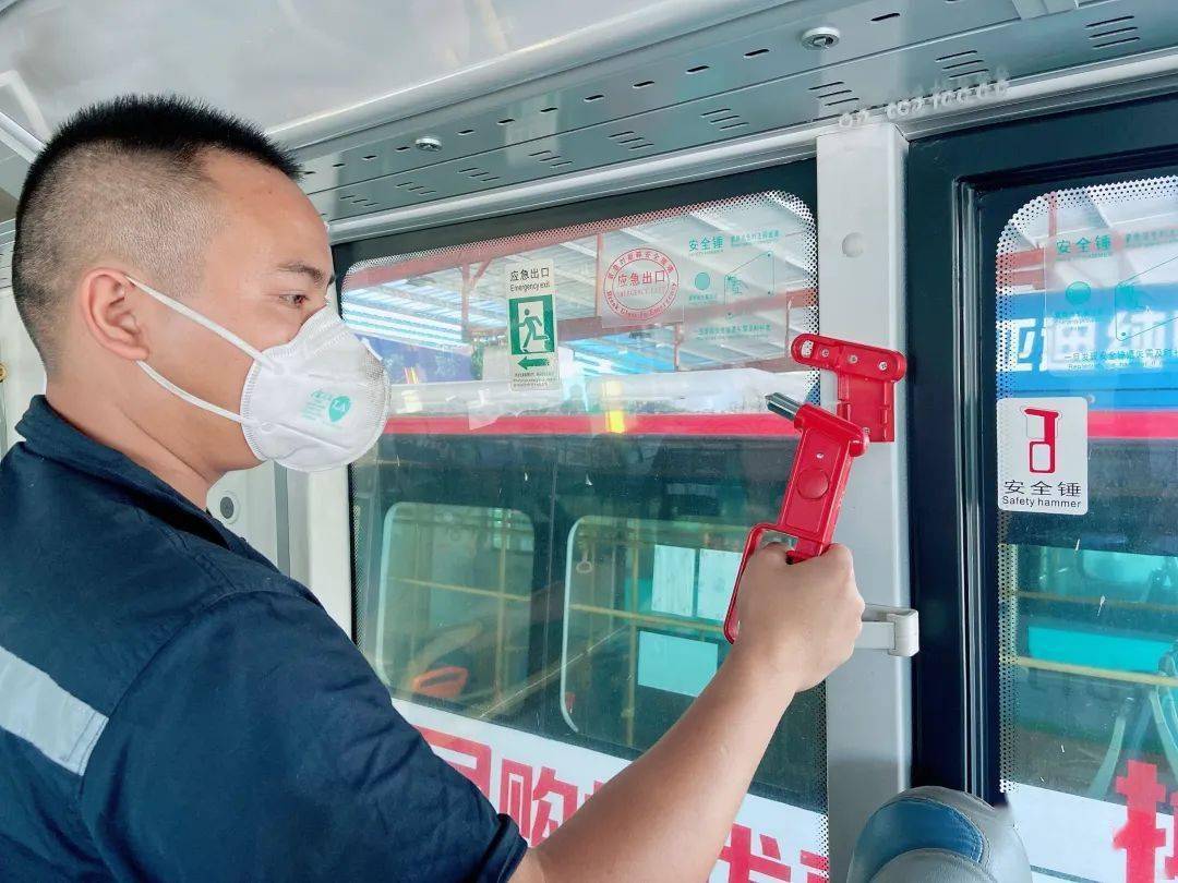 检查确认安全锤数量是否齐全,报警功能是否有效车辆运行后或充电过程