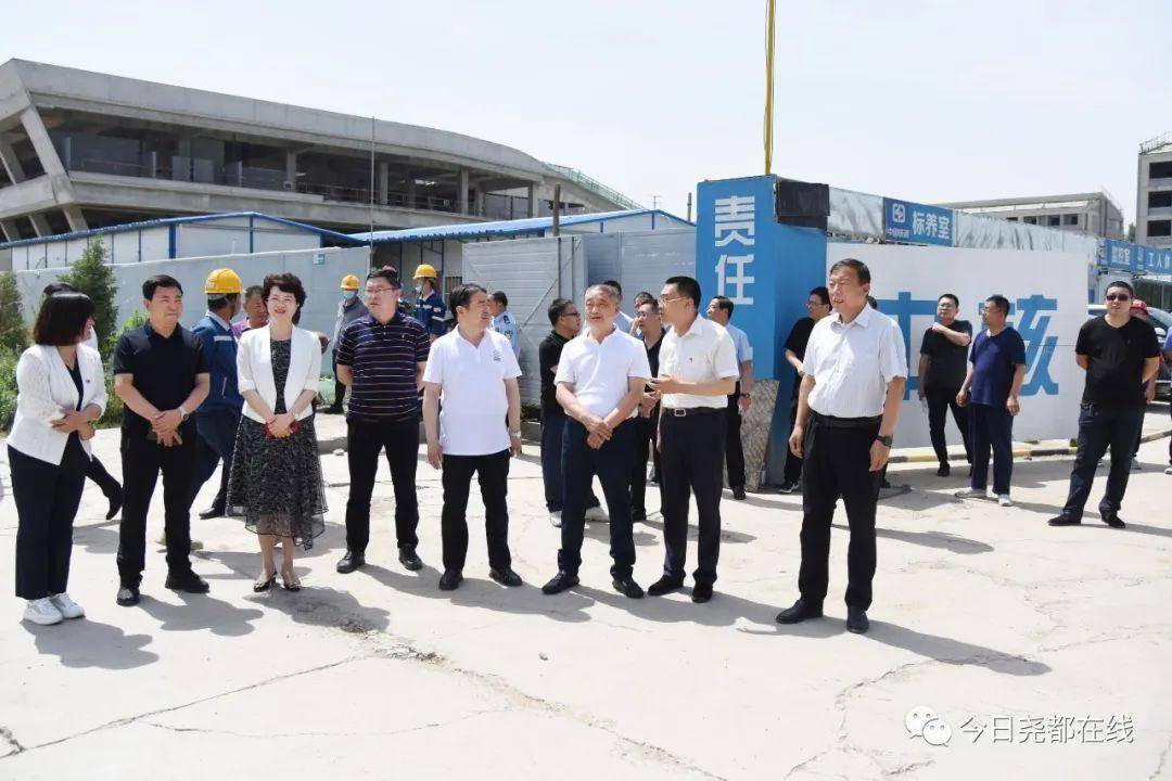 陈纲在市区重点项目一线调研征地拆迁工作