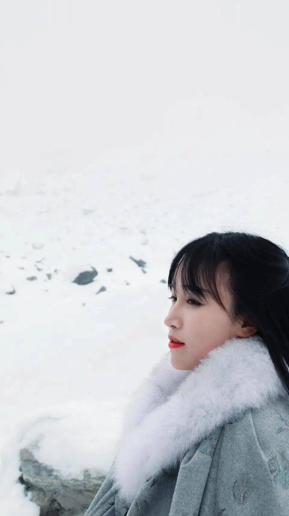 李子柒上热搜后,被万人嘲讽:你就是个网红,配和袁隆平一起获奖吗?