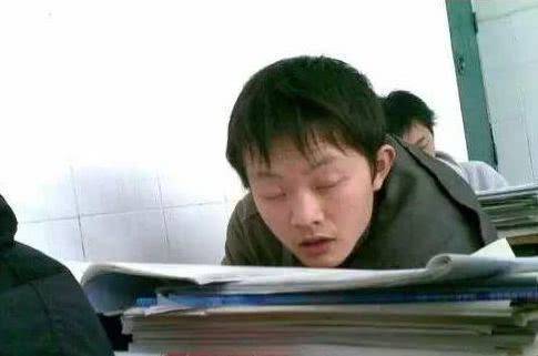 上课总是"打瞌睡"咋办?跟学霸学这3招,熬夜打游戏也能元气满满!