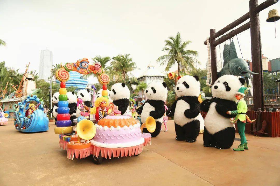 儿童免费大批圆滚滚的大熊猫攻陷欢乐谷啦