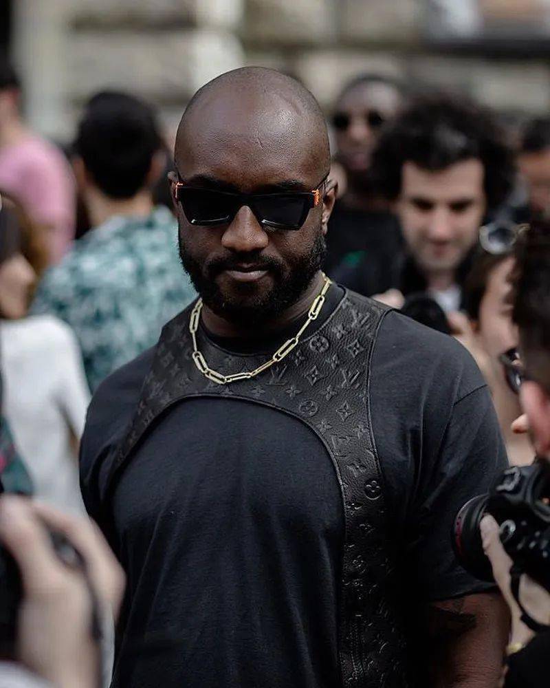 offwhite主理人lv创意总监被网友狂撕只因捐款50美元便被推向舆论网友