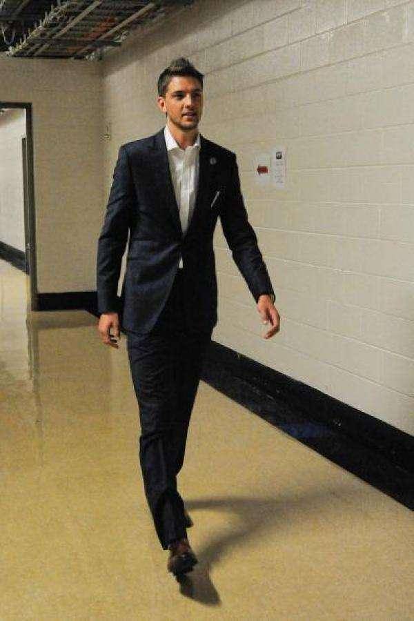 换件西装能走秀,nba十大颜值身材双高球员盘点_阿隆戈登