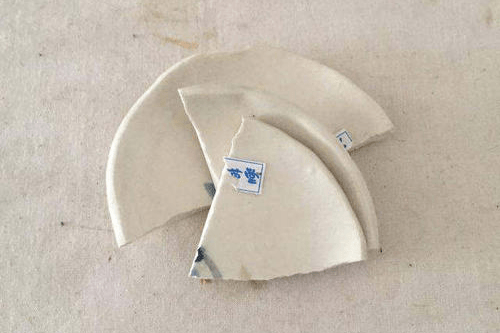 锔瓷无痕他把破碎的瓷器缝成了艺术品