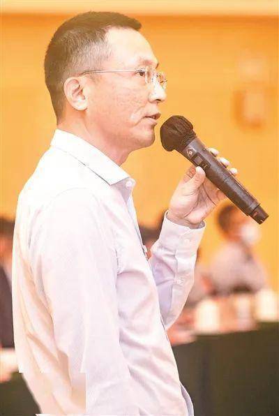 香港地区市政协委员,中国龙星行控股有限公司董事长郑旭郑旭代表港澳