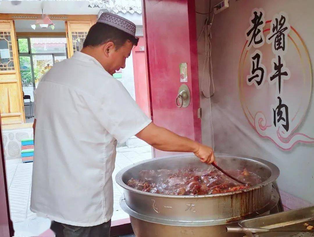 約三五朋友,趁週六閒情,逛八坊十三巷,鍾情美食店鋪上的門聯,飲食對聯