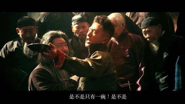 《让子弹飞》名场面:切腹取粉▲《让子弹飞》海报