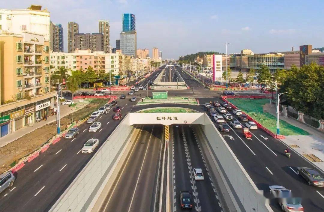 太惊艳了南阳市中心投资600多万新建下穿隧道