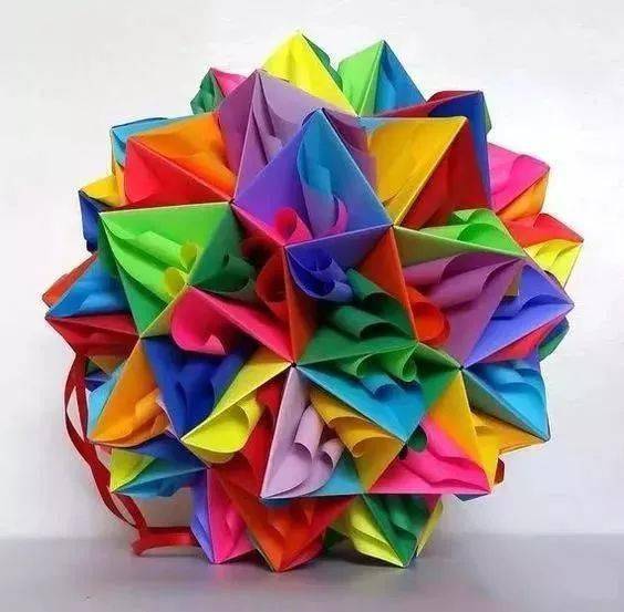 用了30张彩纸组合成了一个超美的折纸花球一步一步教你折小白也能驾驭