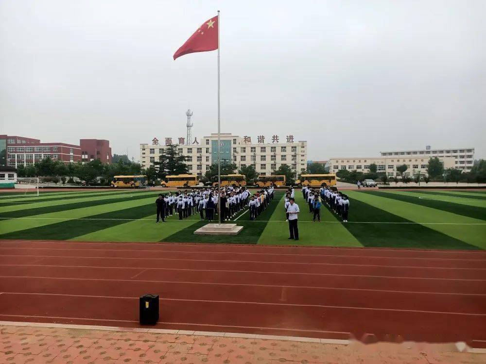 新时代文明实践黄墩镇初级中学举行校车安全演练活动