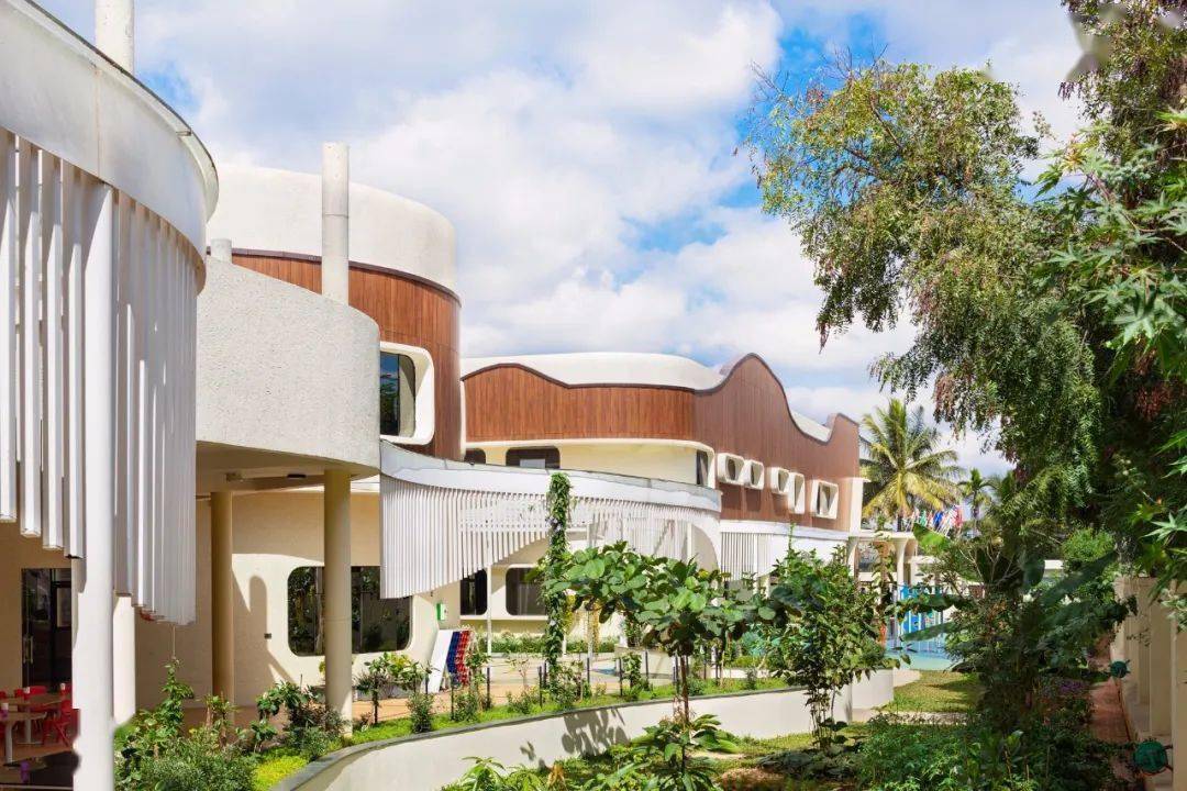 纯净现代风格,占地1.8英亩—— 印度最大的幼儿园