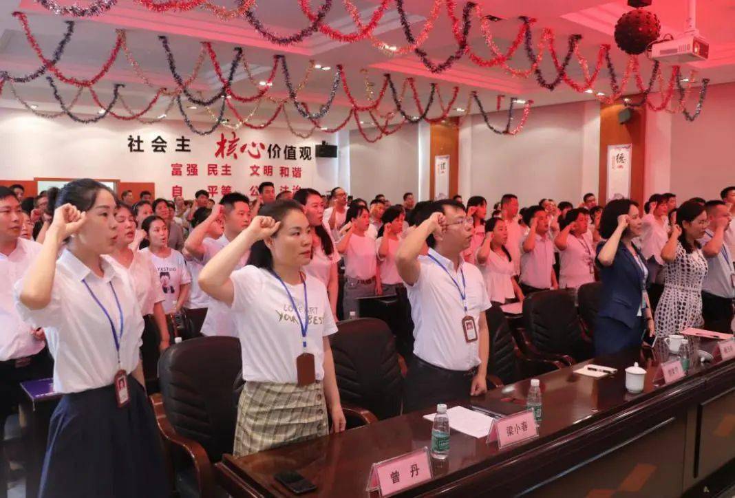 最后,来自杭州品佳医院管理咨询中心的杨玉瑶老师通过大量的图片展示