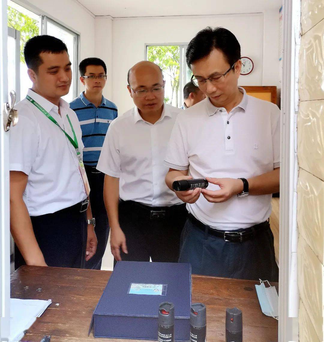 工作李备战先后来到大同小学,倒水中心小学,倒水中学督导校园安全工作