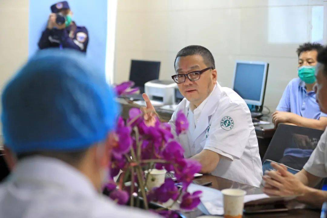 温医大附一院院长给龙港市人民医院医务人员授课_潘景业