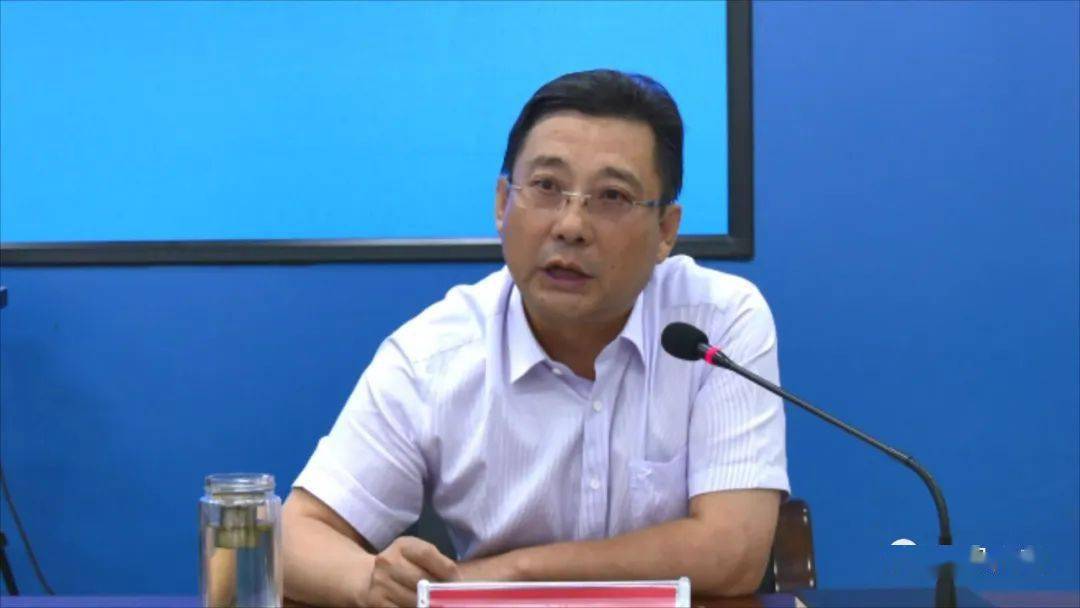 县委副书记赵胜勇主持会议并强调,各乡镇主要负责人要