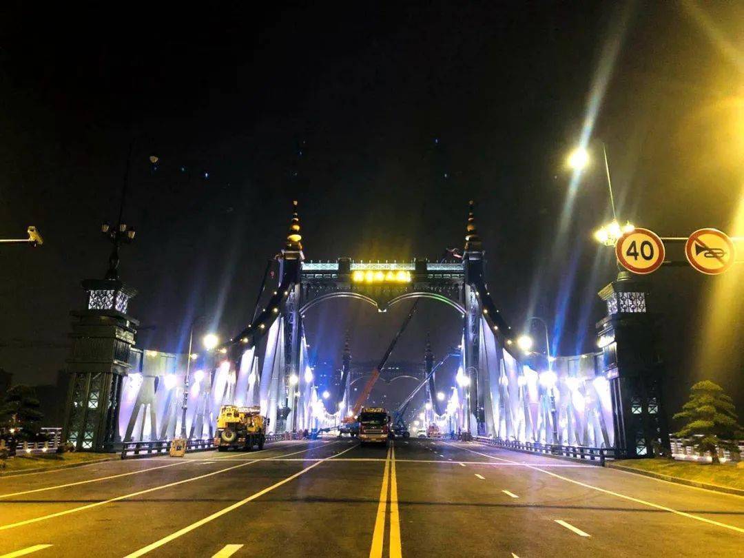 通车广厦500天奋战成绩刷亮南京520米夜景