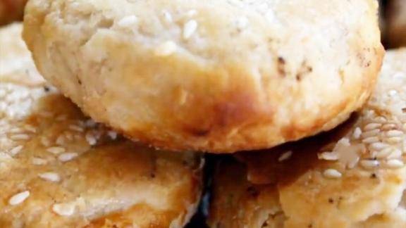 河南特色人气美食清代民间名吃水冶酥烧饼外酥里嫩焦香酥脆