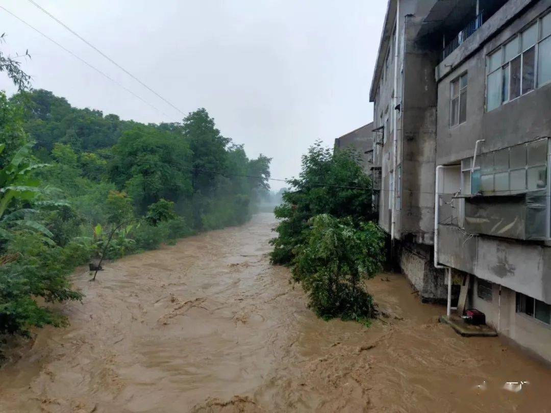 昨晚暴雨袭击三圣岗市等地出现不同程度灾情